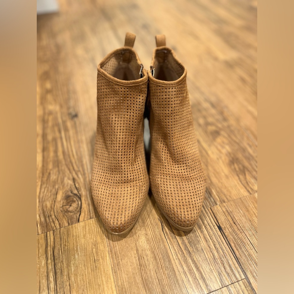 NWOT Qupid Brown zip up boots size 8.5